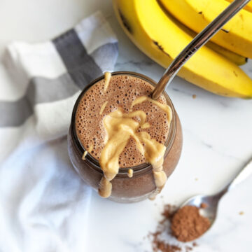 You don't need expensive protein powders to make a filling, protein-packed smoothie. Check out the post for alternative plant-based proteins plus several flavor variations. #proteinsmoothie #vegansmoothie #chocolatepeanutbutter #plantbasedsmoothie