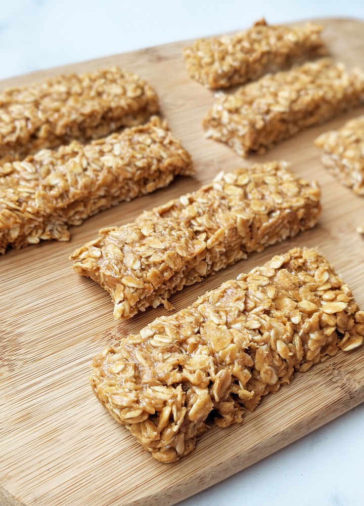 Just 5 ingredients and 5 minutes to whip these up. These bars are so easy to make, you'll never buy store-bought granola bars again. They are very filling, boasting 9g of protein using only whole food ingredients, and are vegan and gluten free! #granolabar #vegansnack #easysnack #vegan #glutenfree #healthysnack