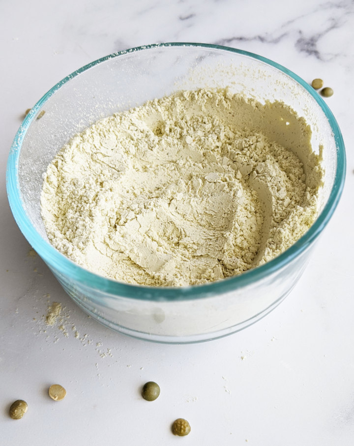 How many tablespoons of protein powder amount to 1 scoop (30 gm