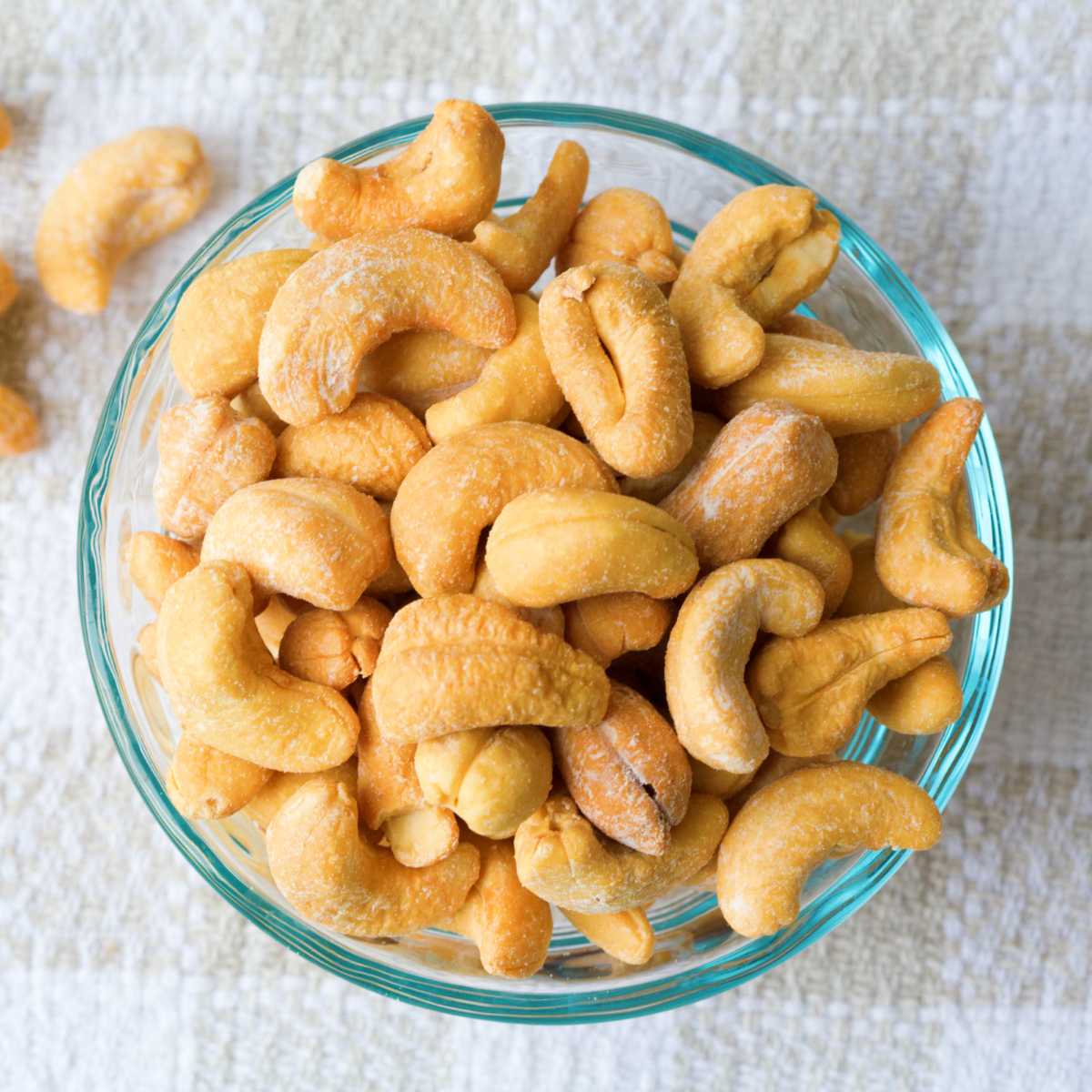Roasted cashews in a bowl.