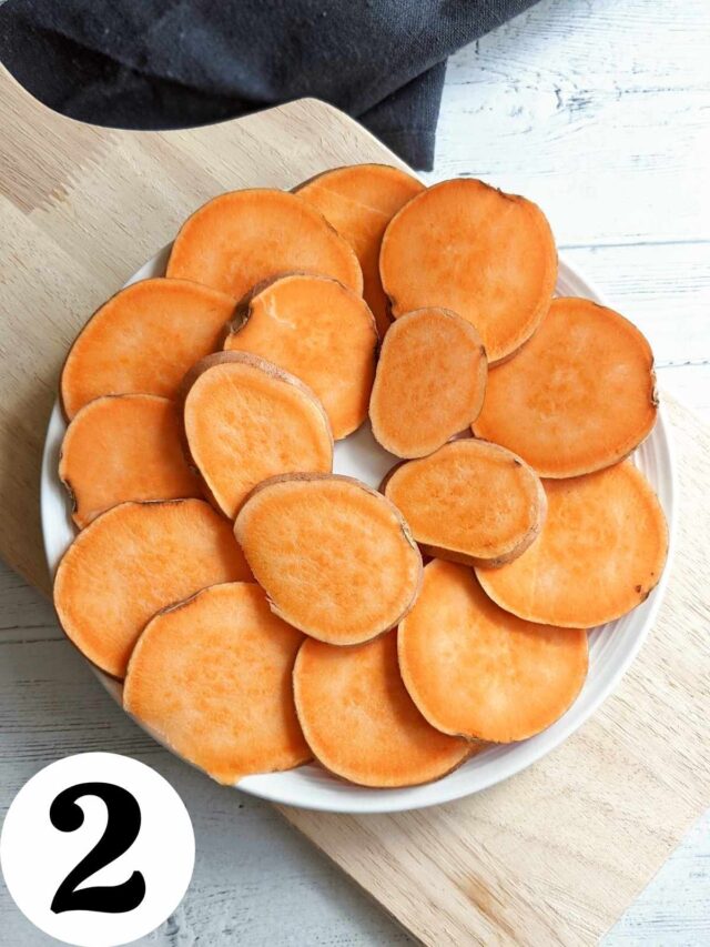 3 Easy Ways to Cook a Sweet Potato in the Microwave