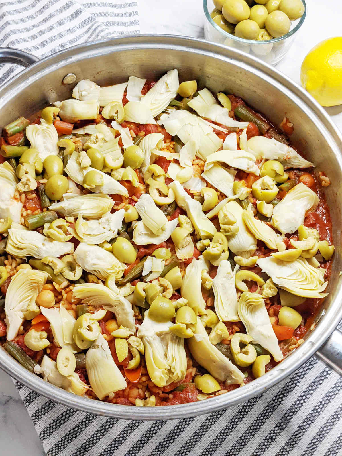 Finished vegan paella in pan.