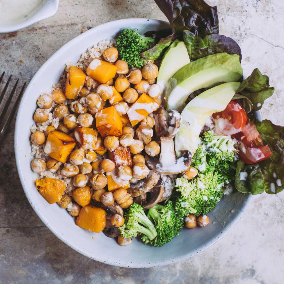 Protein bowl with chickpeas and veggies.