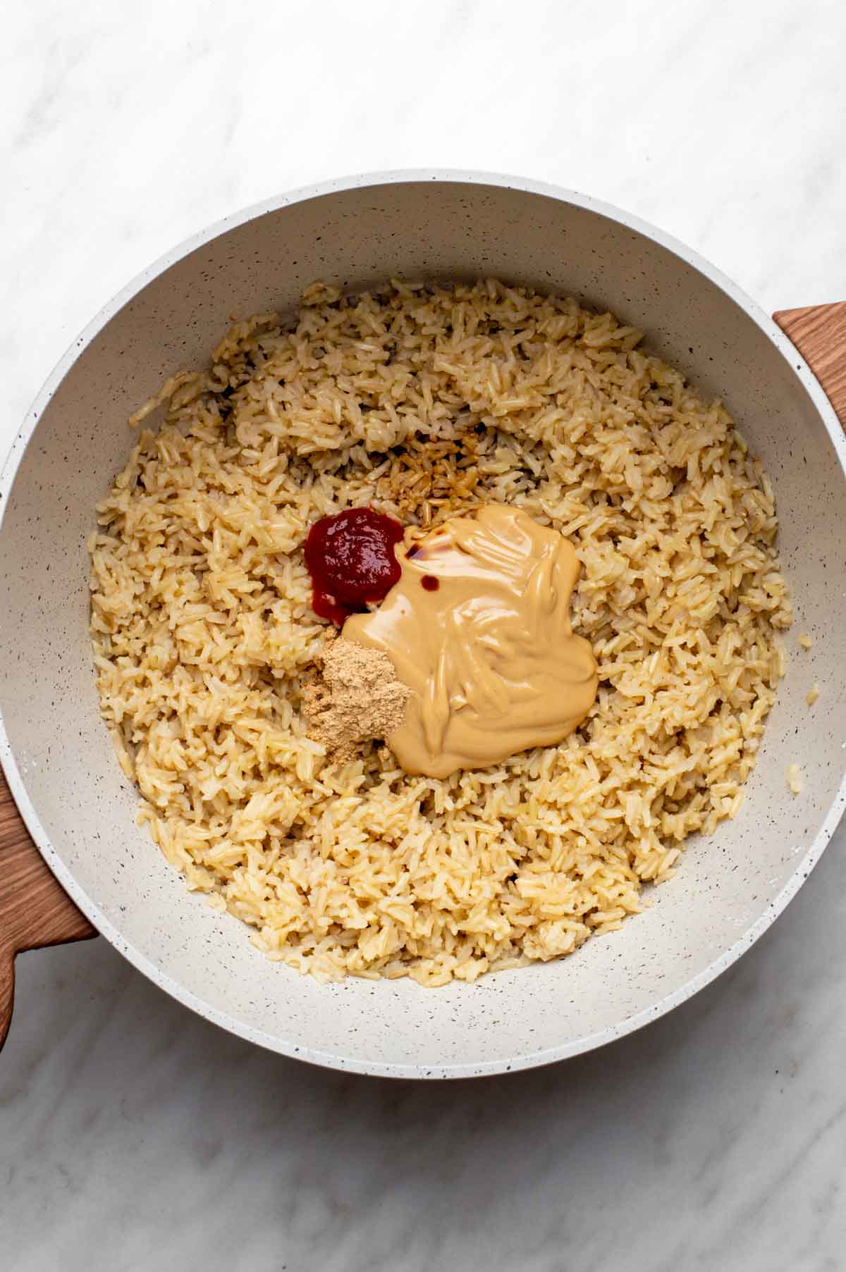 Peanut butter rice with peanut butter, sauce and other ingredients on top.